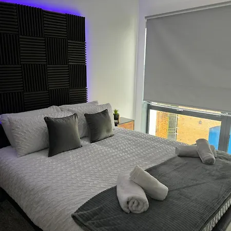 Quayside -2 Bed Apartment *