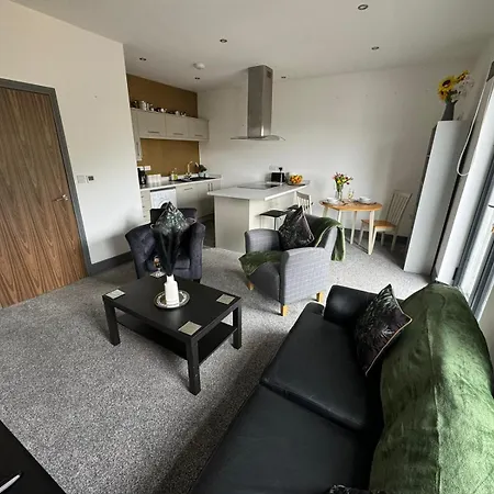 Quayside -2 Bed Apartment *