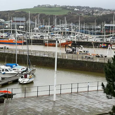 Apartment Quayside -2 Bedrooms - Sleeps 4 *